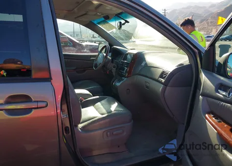 2005 Toyota Sienna Xle Limited z USA, uszkodzony, nr VIN 5TDBA22CX5S050949